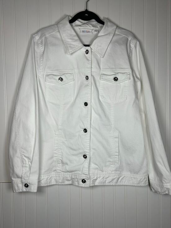 D & Co Denim Jackets & Blazers - D & Co Denim Jacket White women’s Size L Long Sleeve Denim And Company NWOT